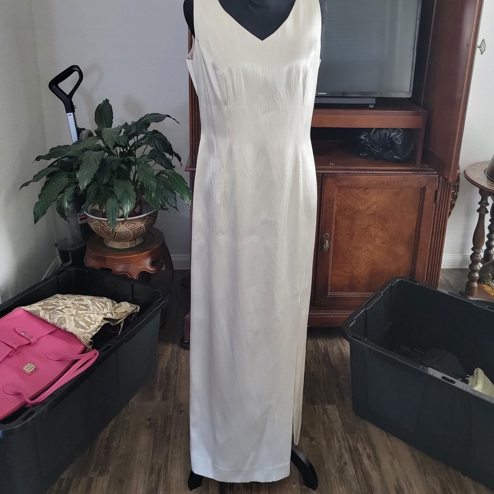 Karen Lawrence by Matthew Cream Champagne Textured Sleeveless Maxi Dress Size 12